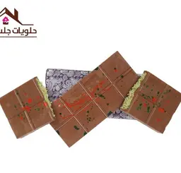 3 قطع من شوكولاتة دبي الهبة بالفستق