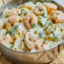 طاجن مكرونة صوص أبيض جمبري