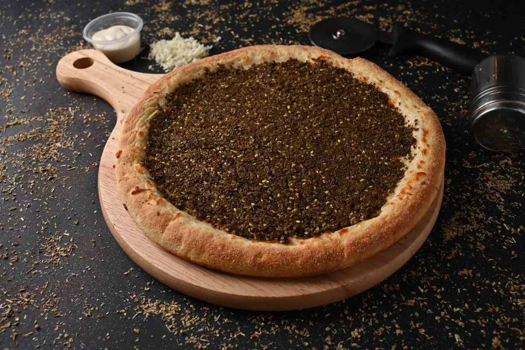 بيتزا كبير جبنة لبنة زعتر
