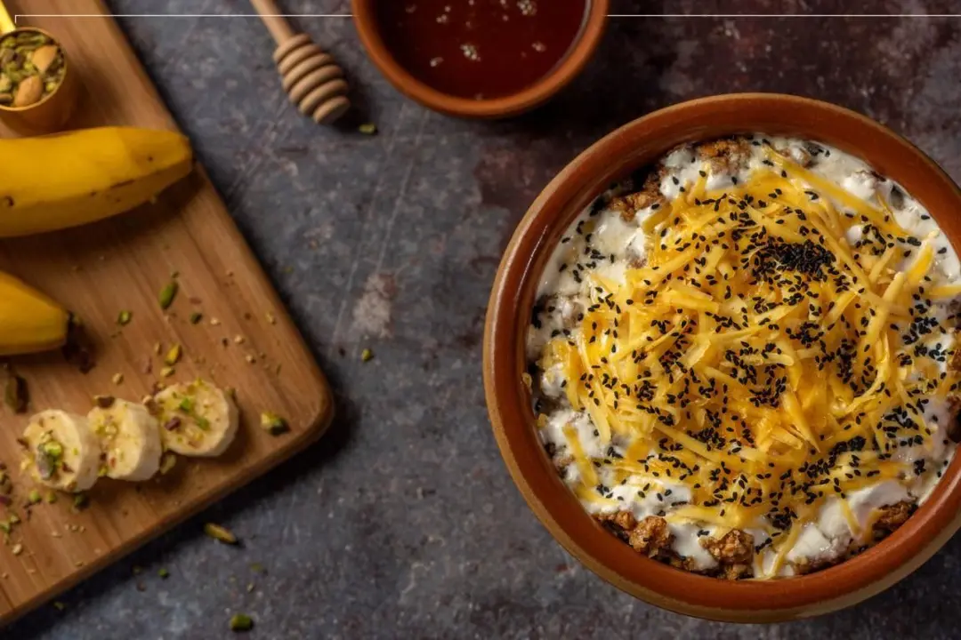 معصوب قشطة وعسل وجبن