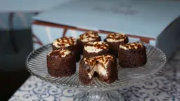 Volvo Gold - Chocolate with Golden Cream