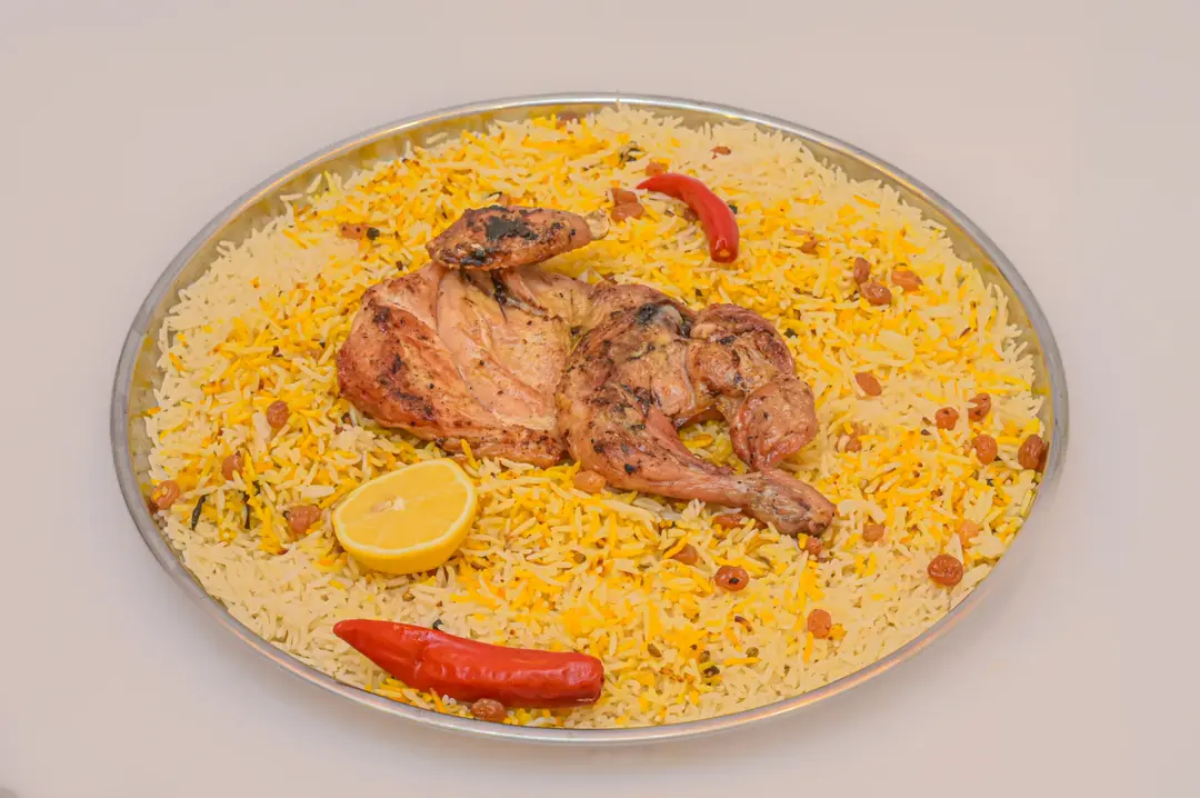 نصف دجاج مظبي مع ارز شعبي