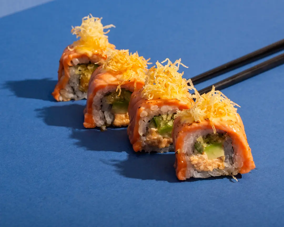 DOUBLE SALMON CRUNCHY ROLL ( 4pcs )