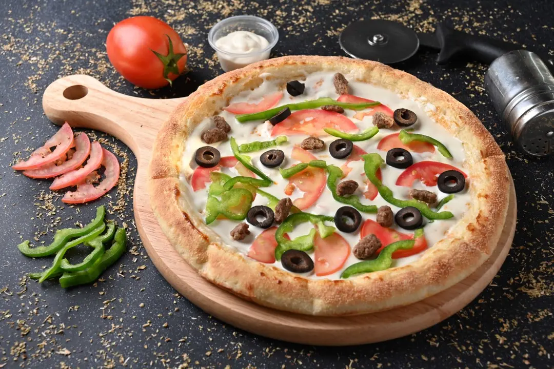 Beef Medium Pizza with Creamy Cheese