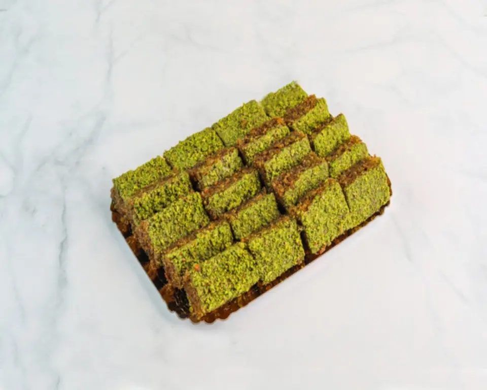Pistachio Basbousa