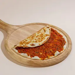 منقوشة محمرة