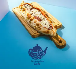مناقيش محمرة جبن