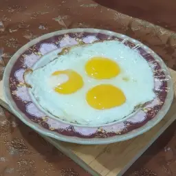 بيض عيون