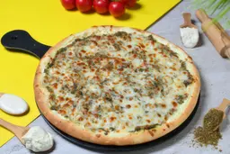 بيتزا جبن ولبنة وزعتر