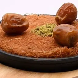 تمر بالقشطة العيلة