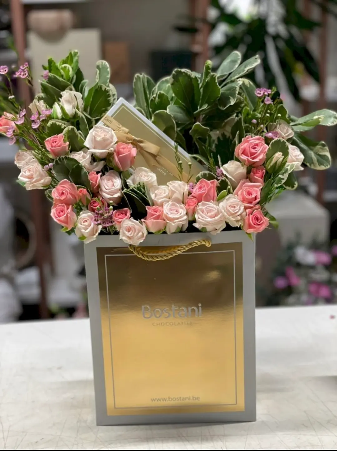 Bostani Chocolate with Natural Roses