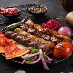 مشاوي مشكل دجاج و لحم 4 أسياخ