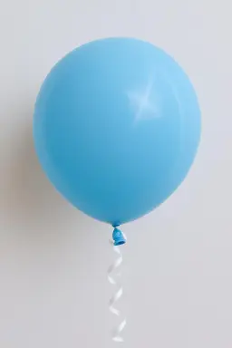 بالون أزرق فاتح