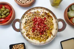 فتة بزيت الزيتون مع المكسرات