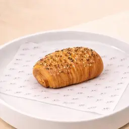 Halloumi Sesame Croissant