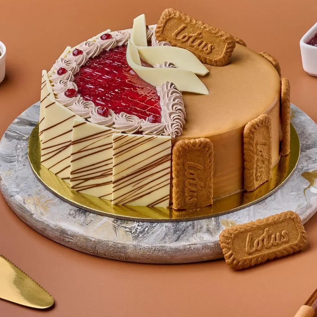 Mixed Lotus and Raspberry Cake