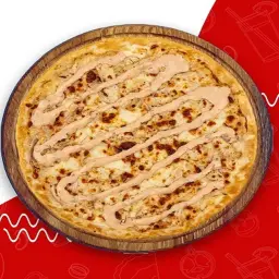 بيتزا سيزر دجاج واسطة