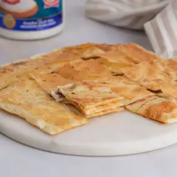 مطبق جبنة مالح مع اللحم