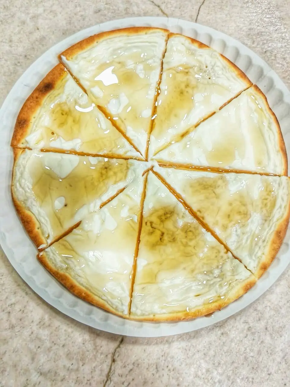 فطيرة لبنة بالعسل مدور