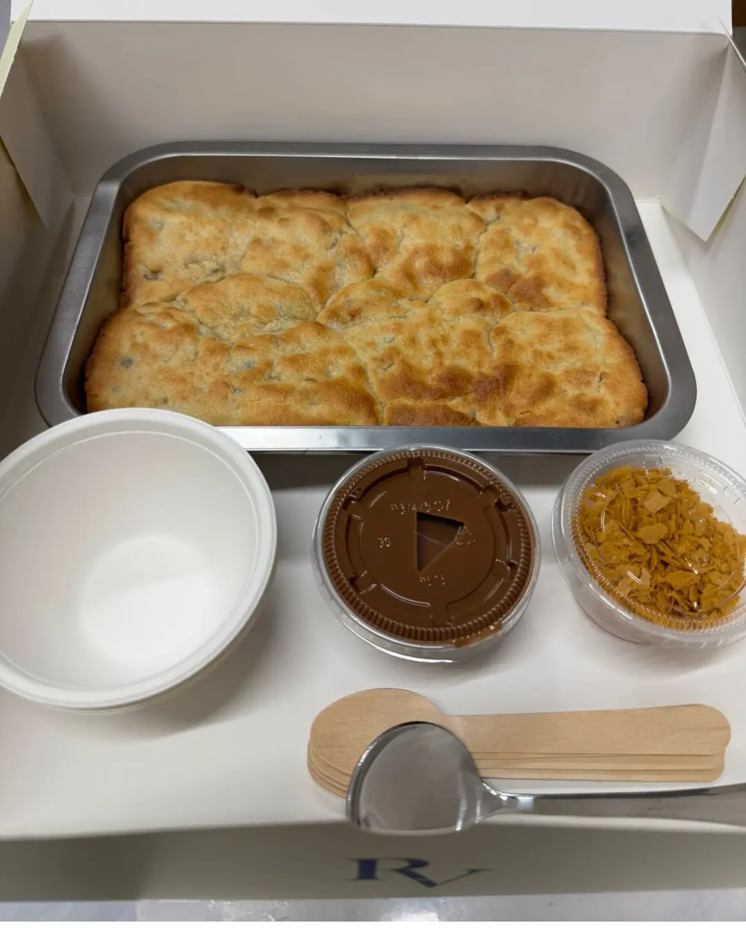Medium size scoop cookies box