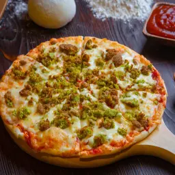 Falafel Pizza