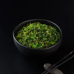 سلطة الأعشاب البحرية