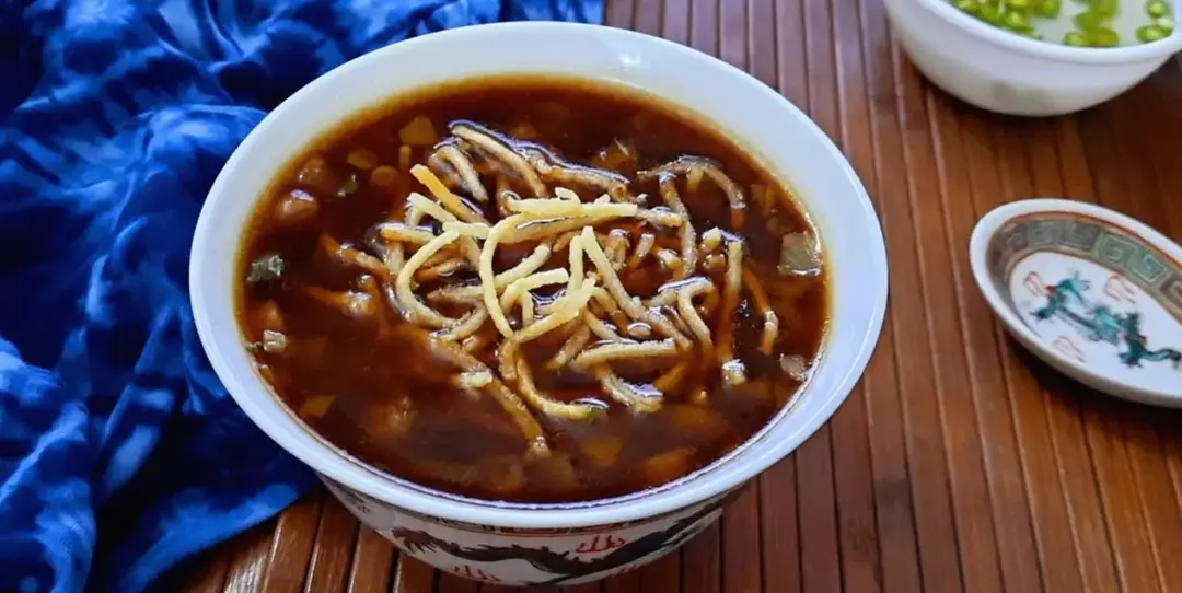 Manchow Soup with Dry Noodles