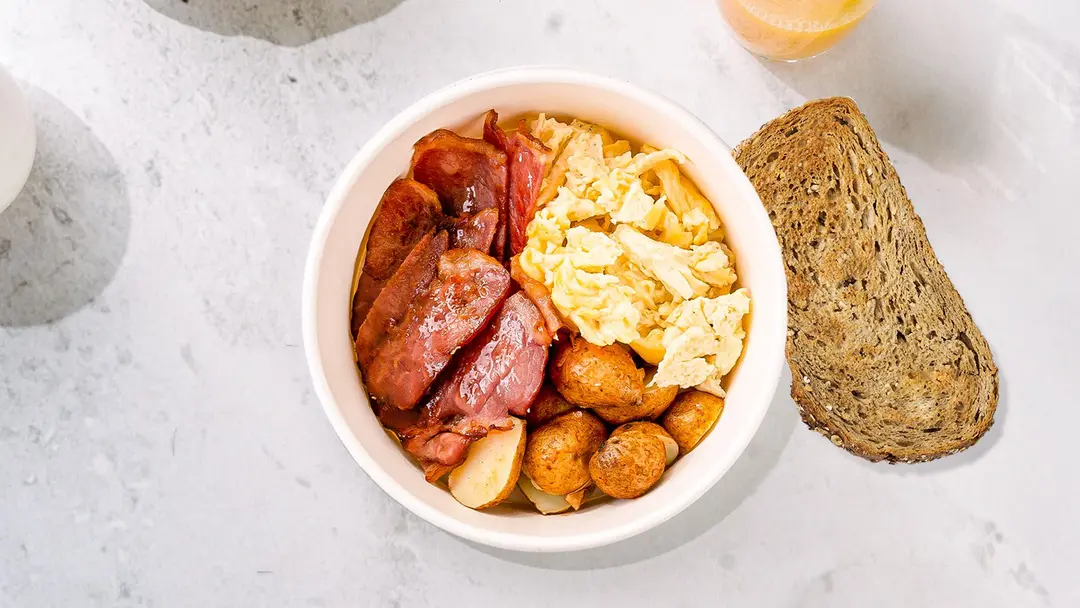 وعاء البيض و اللحم المقدد