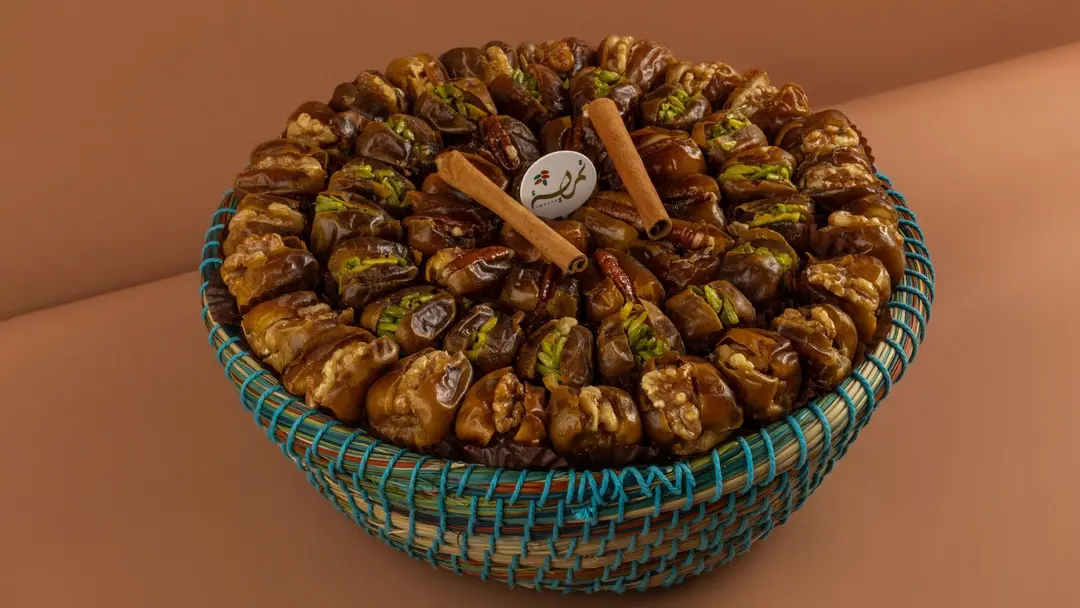 Stuffed date basket 745g