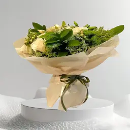 بوكيه ورد ابيض وأخضر
