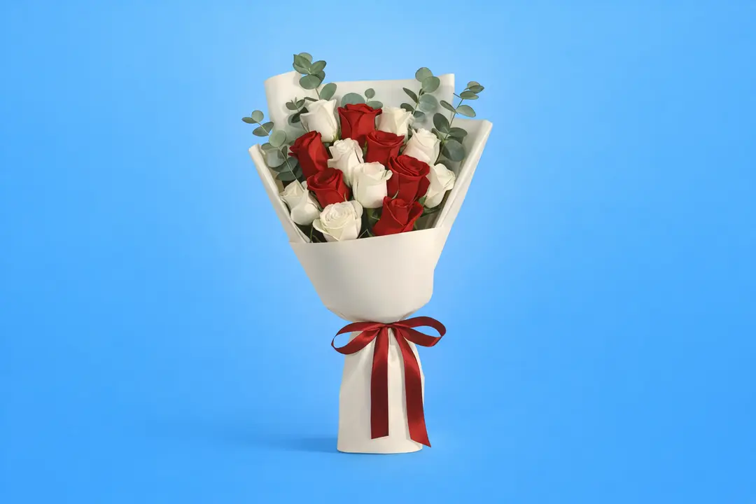 Red & White Harmony Roses Bouquet 0290