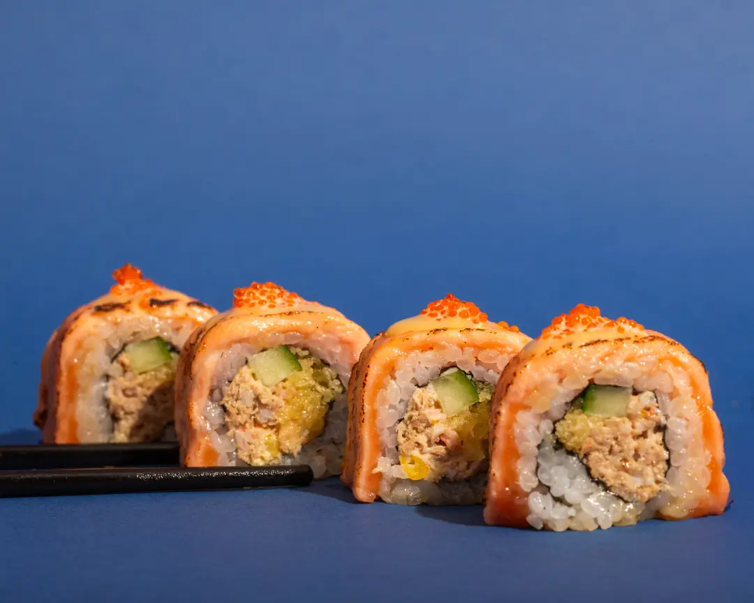 SALMON ROLL ( 4pcs )