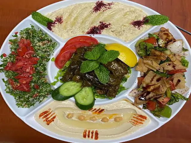 صحن مقبلات مشكل