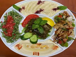 صحن مقبلات مشكل