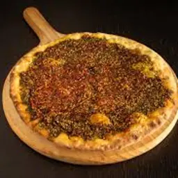 منقوشة محمرة بالزعتر