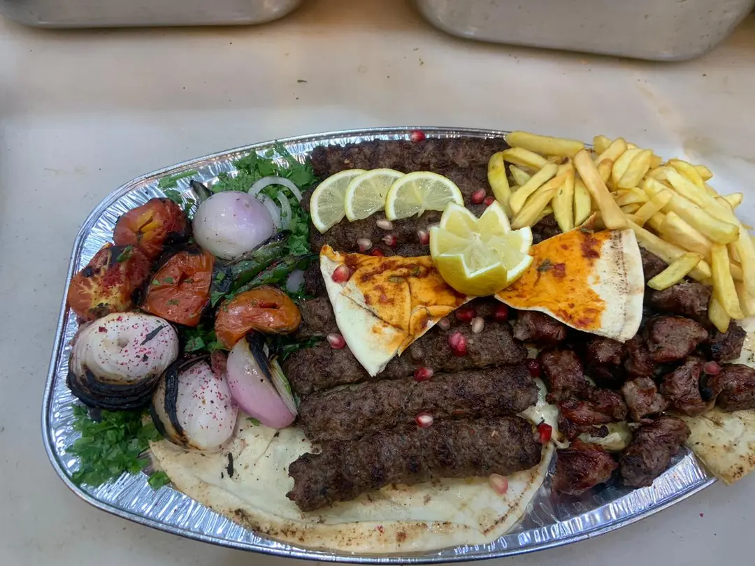نص كيلو مشكل لحم
