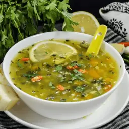 شوربة دجاج ليمون وكزبرة
