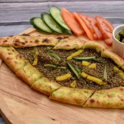 فطيرة زعتر وخضار