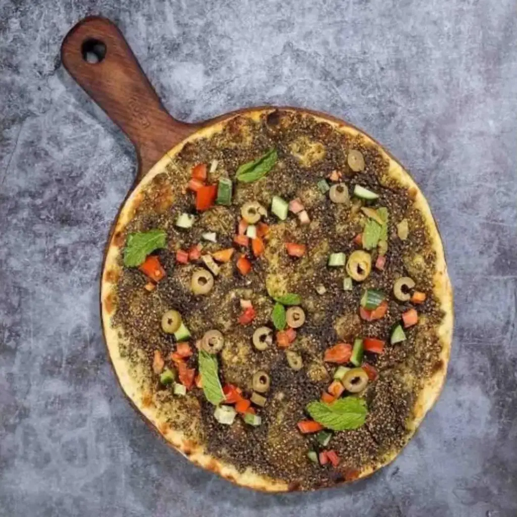 منقوشة زعتر مع خضار