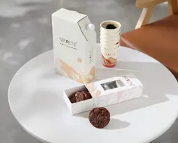 جيك قهوه مقطره ٦ اكواب + بوكس كوكيز براونيز ٨ قطع