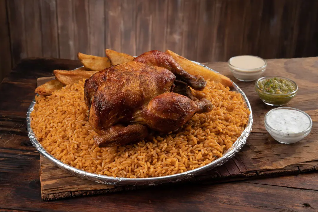 وجبة فروخ بالأرز الأحمر أمريكى