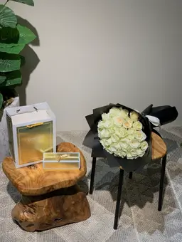 Chocolate Bostani with Bouquet C