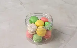 مطربان ميني ماكرون