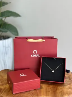Coral brand chain gold C