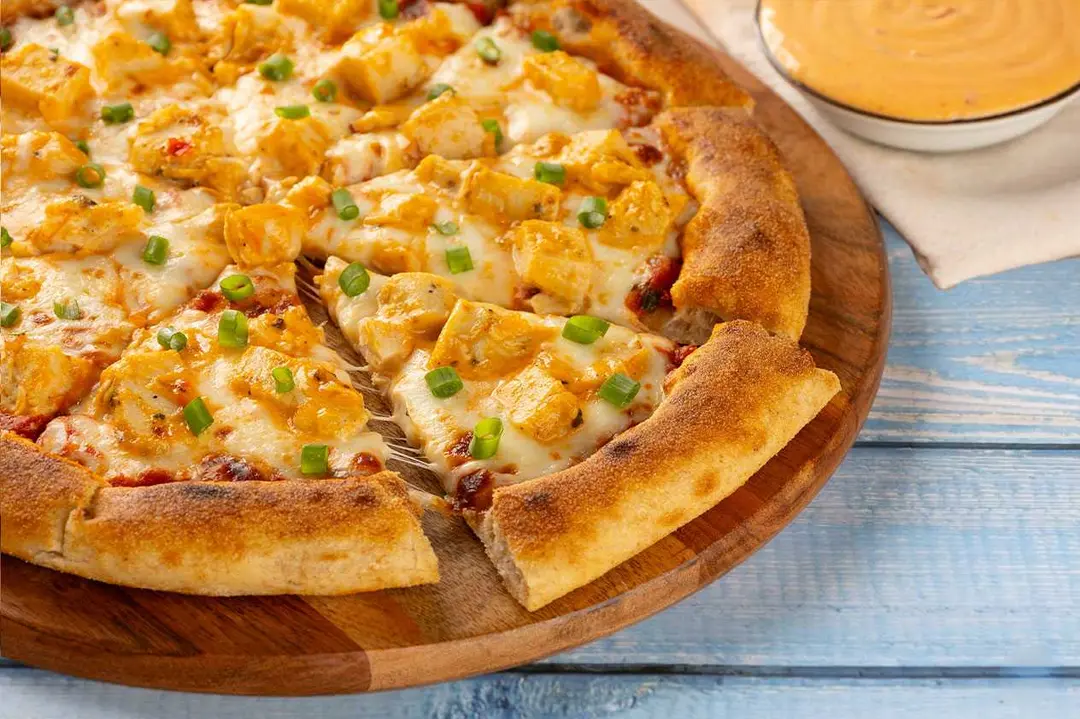 Dynamite Chicken Pizza Large