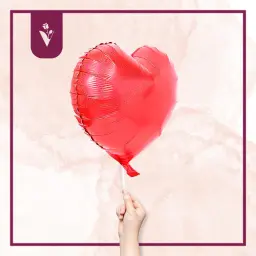 بالون القلب الأحمر