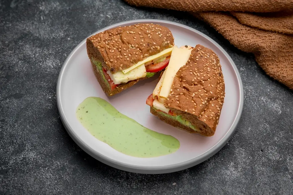 Pesto Haloom Sandwich