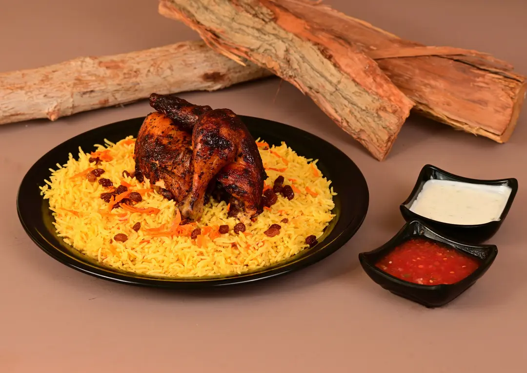 نصف حبة دجاج سعدية مع الأرز