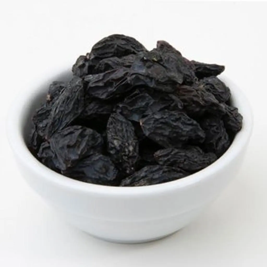 زبيب أسود