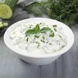 سلطة لبن